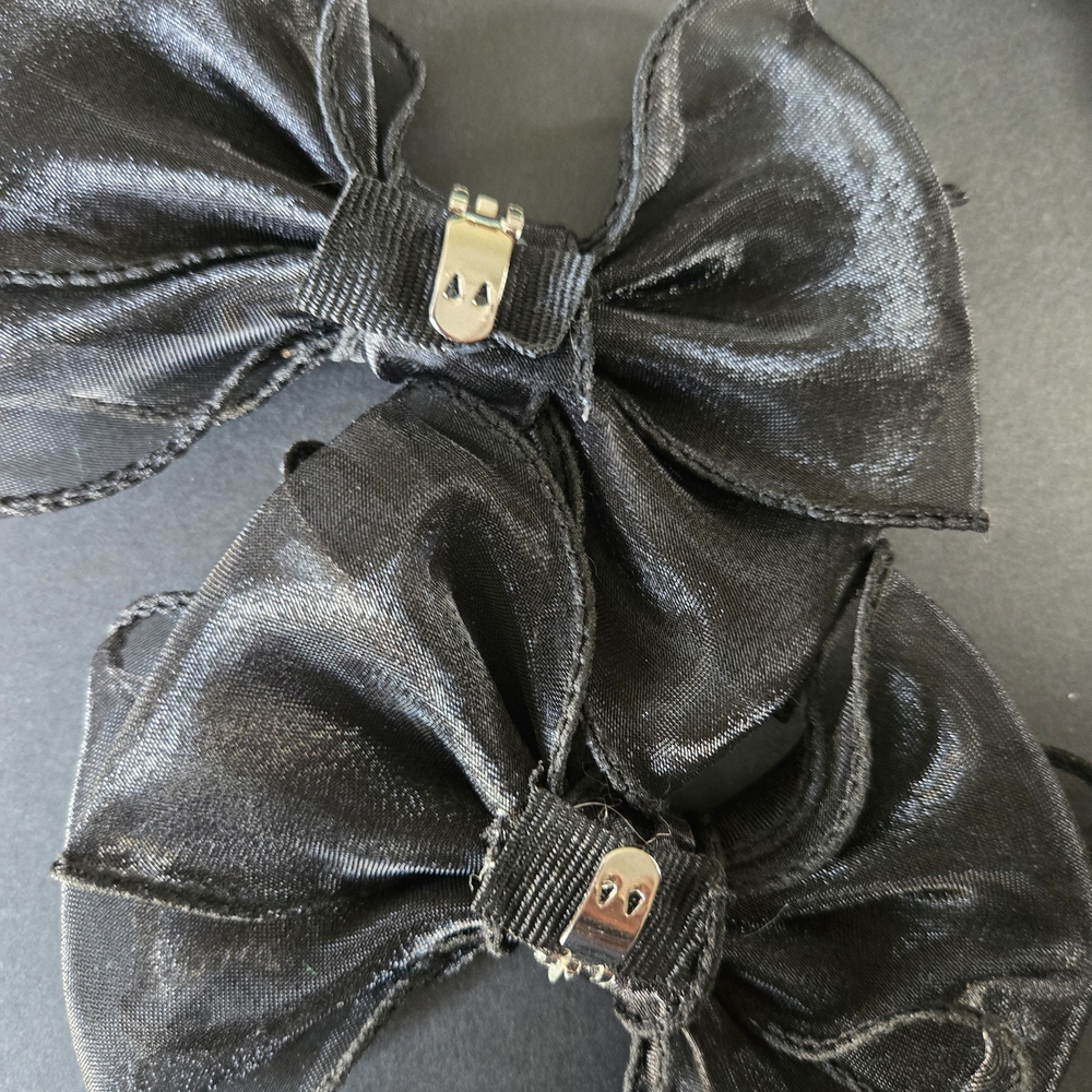 Stylish Black and White Clip On Bows For Shoes. - Picture 4 of 7